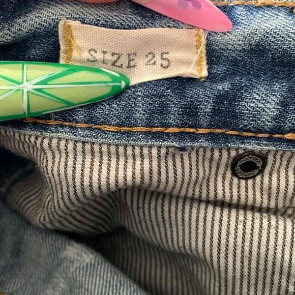 Madewell Distressed Denim Shorts - Picture 5 of 5